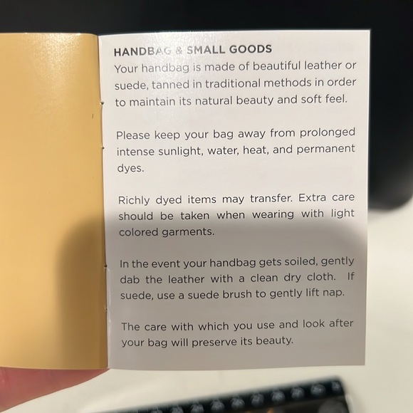 Michael Kors Leather handbag - black with gold - Picture 7 of 7